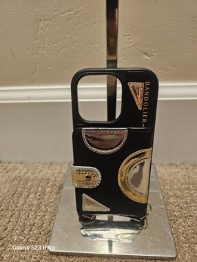 Bandolier ISLA MAGSAFE MagSafe Wristlet Phone Case in Black/Gold missing Strap